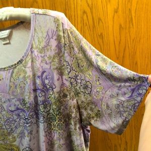 Beautiful design of greens,lavender&soft-yellow top. 1X, Soft/silky fabric feel.